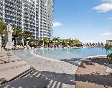 220 Lake Shore Drive - Photo Thumbnail 54