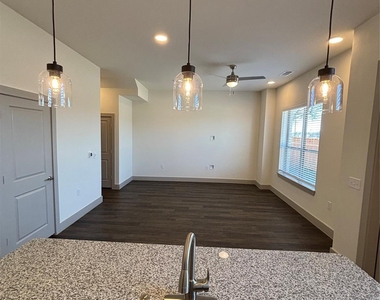 2036 Oak Grove - Photo Thumbnail 10