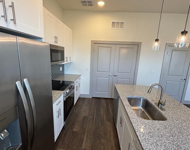 2036 Oak Grove - Photo Thumbnail 8