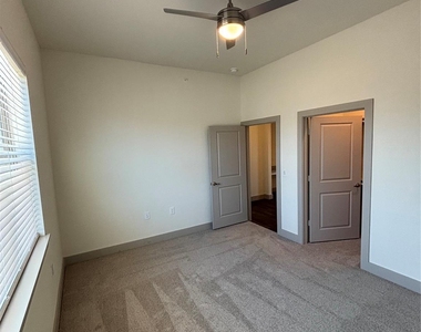 2036 Oak Grove - Photo Thumbnail 20