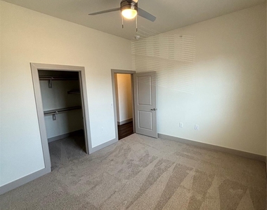 2036 Oak Grove - Photo Thumbnail 16