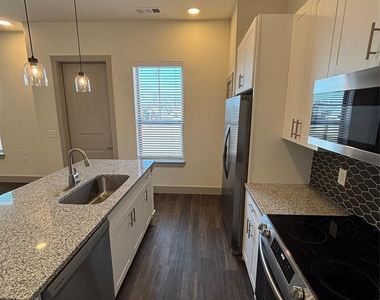 2036 Oak Grove - Photo Thumbnail 7
