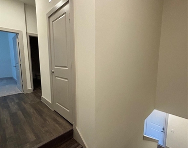2036 Oak Grove - Photo Thumbnail 13