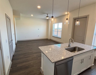 2036 Oak Grove - Photo Thumbnail 6