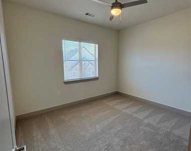 2036 Oak Grove - Photo Thumbnail 18