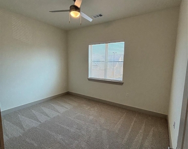 2036 Oak Grove - Photo Thumbnail 21