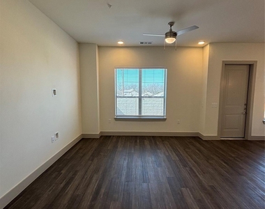 2036 Oak Grove - Photo Thumbnail 11