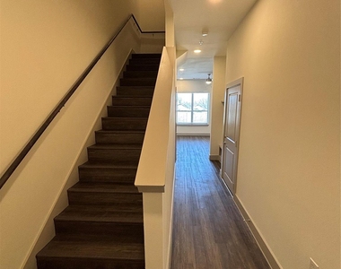 2036 Oak Grove - Photo Thumbnail 2