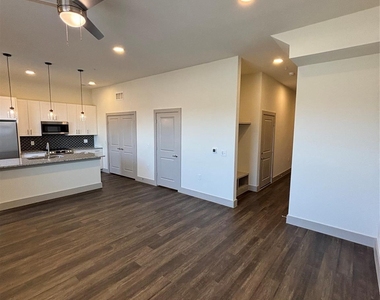 2036 Oak Grove - Photo Thumbnail 5