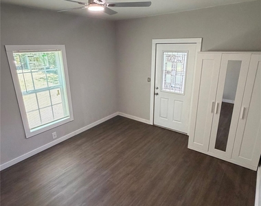 231 Elm Street - Photo Thumbnail 12