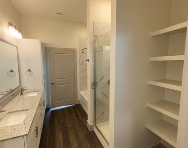 2036 Oak Grove - Photo Thumbnail 14