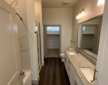 2036 Oak Grove - Photo Thumbnail 15