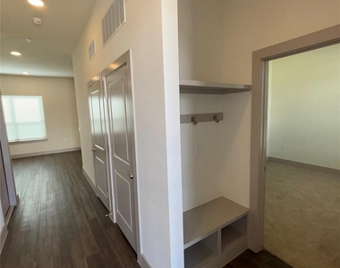 2036 Oak Grove - Photo Thumbnail 2