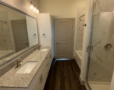 2036 Oak Grove - Photo Thumbnail 10