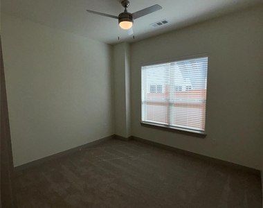 2036 Oak Grove - Photo Thumbnail 9