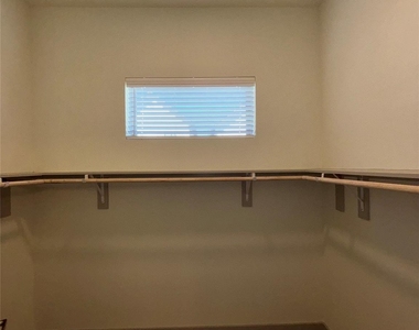 2036 Oak Grove - Photo Thumbnail 11
