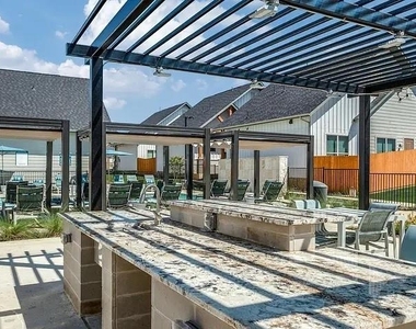 2036 Oak Grove - Photo Thumbnail 21
