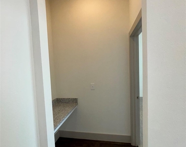 2036 Oak Grove - Photo Thumbnail 17