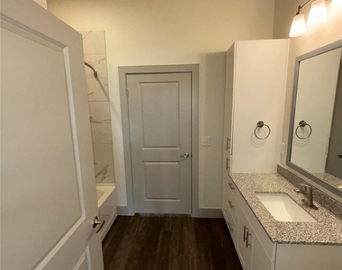 2036 Oak Grove - Photo Thumbnail 13