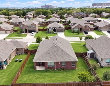 560 Pendennis Drive - Photo Thumbnail 28