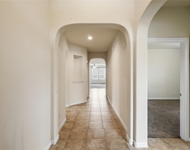 560 Pendennis Drive - Photo Thumbnail 2