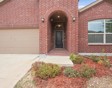 560 Pendennis Drive - Photo Thumbnail 1