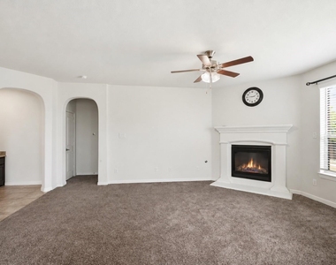 560 Pendennis Drive - Photo Thumbnail 4