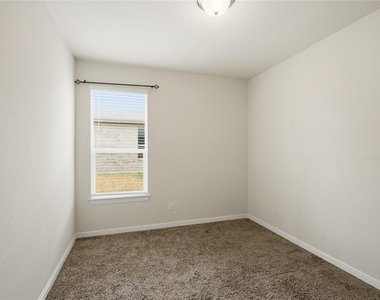 560 Pendennis Drive - Photo Thumbnail 19