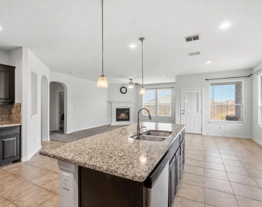 560 Pendennis Drive - Photo Thumbnail 6