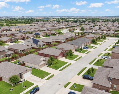 560 Pendennis Drive - Photo Thumbnail 29