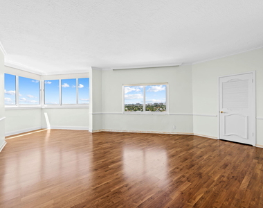 333 Sunset Drive - Photo Thumbnail 14