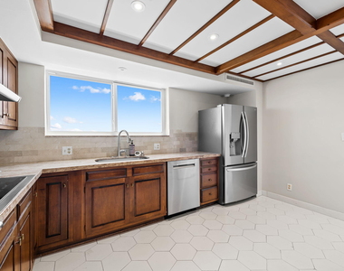 333 Sunset Drive - Photo Thumbnail 10