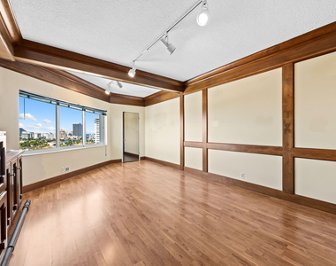 333 Sunset Drive - Photo Thumbnail 22