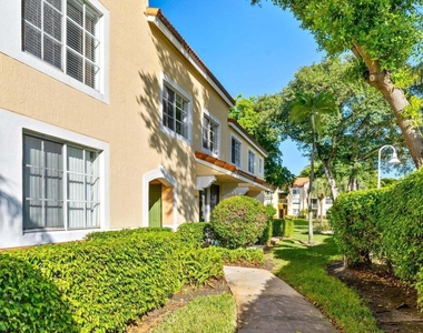 103 Yacht Club Way - Photo Thumbnail 20
