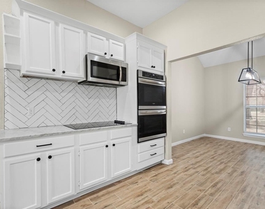 894 Tate Street - Photo Thumbnail 12