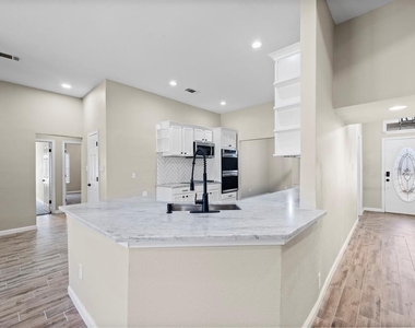 894 Tate Street - Photo Thumbnail 7