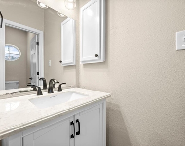 894 Tate Street - Photo Thumbnail 29