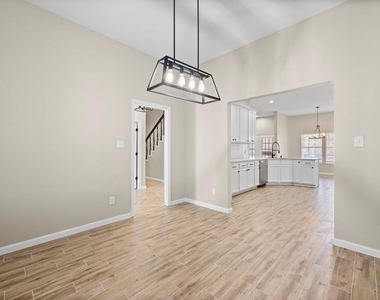 894 Tate Street - Photo Thumbnail 13
