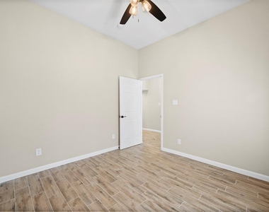 894 Tate Street - Photo Thumbnail 27
