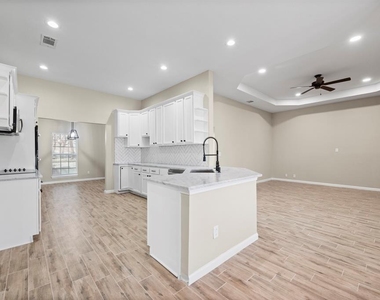 894 Tate Street - Photo Thumbnail 8