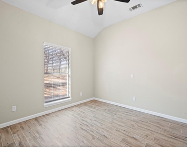 894 Tate Street - Photo Thumbnail 28