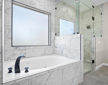 894 Tate Street - Photo Thumbnail 20