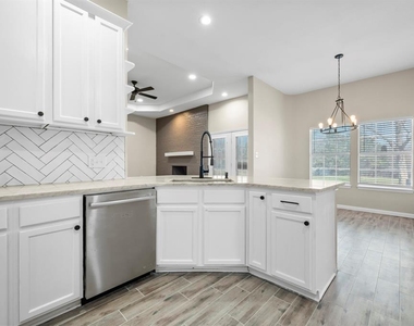 894 Tate Street - Photo Thumbnail 10