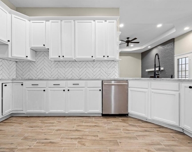 894 Tate Street - Photo Thumbnail 11
