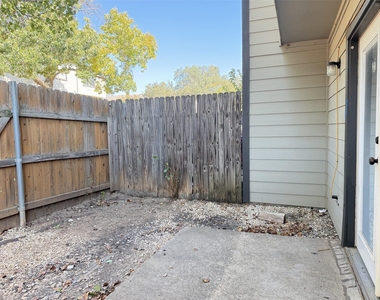 740 W Collins Street - Photo Thumbnail 22