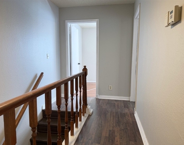 740 W Collins Street - Photo Thumbnail 14