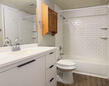 740 W Collins Street - Photo Thumbnail 19