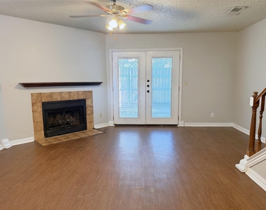 740 W Collins Street - Photo Thumbnail 8