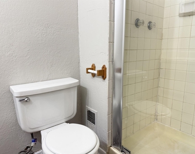 740 W Collins Street - Photo Thumbnail 12