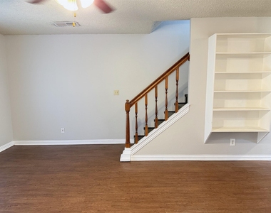 740 W Collins Street - Photo Thumbnail 9